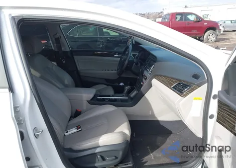 2016 Hyundai Sonata Hybrid Limited z USA, uszkodzony, nr VIN KMHE34L12GA025751